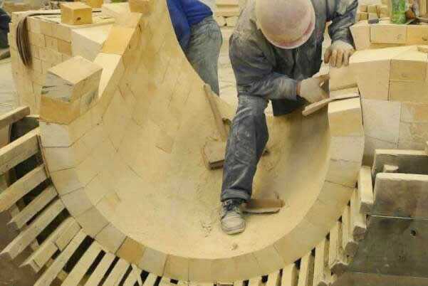 耐火砖是什么材料做的及耐火砖是用来干嘛的？